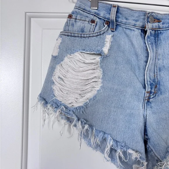 LEVIs Distressed Shorts - Picture 2 of 10